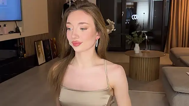 Jolienne online show from May 26, 8:41 pm