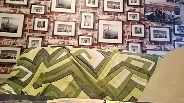 EvieBaggette online show from November 19, 8:25 am