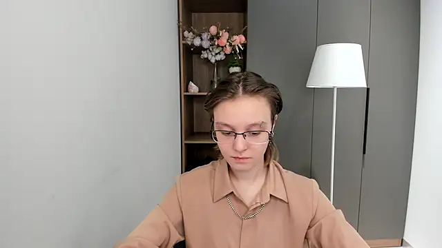 DelphaBoven online show from November 19, 2:22 am