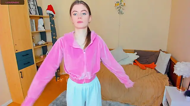 AngelesBenitz online show from March 11, 7:45 am