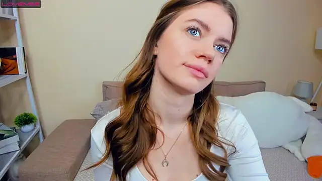 AngelesBenitz online show from March 7, 7:15 am