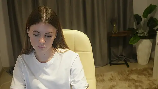 AngelesBenitz online show from November 19, 2:28 pm