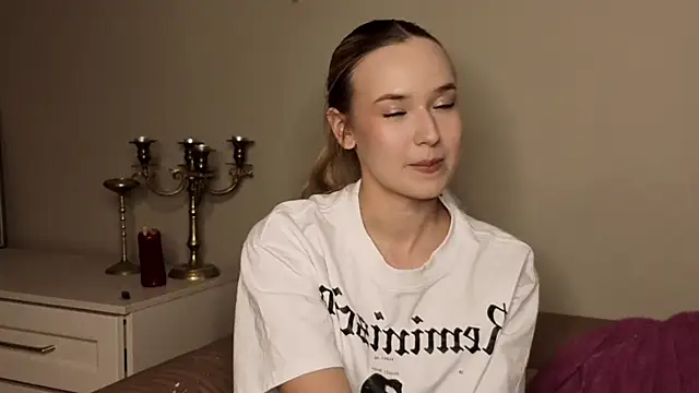 KristleKirst online show from April 16, 2:17 pm