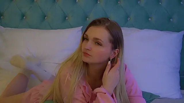 AnnyRaii online show from February 27, 6:19 pm