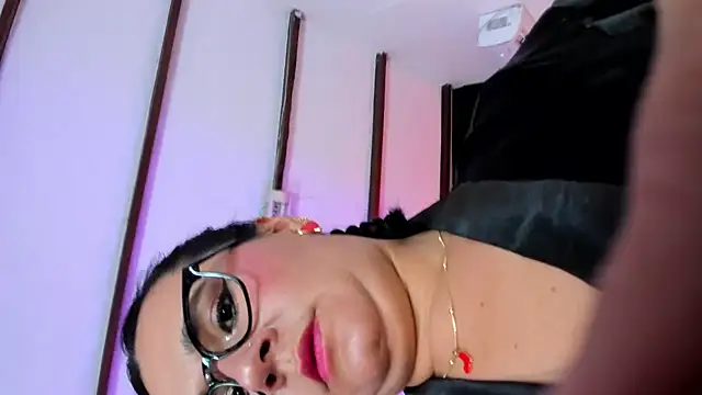Sienarosewood online show from July 2, 3:45 am