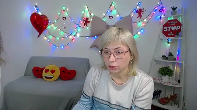 LaurenWishy online show from February 9, 6:59 am