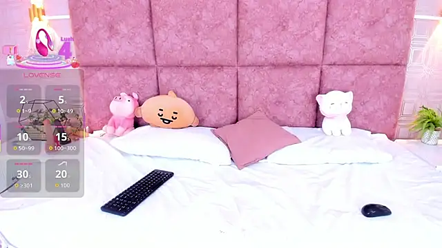 NathalieRoss1 online show from April 16, 6:14 am