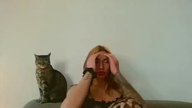 LuxeLoverZ online show from December 2, 8:33 pm