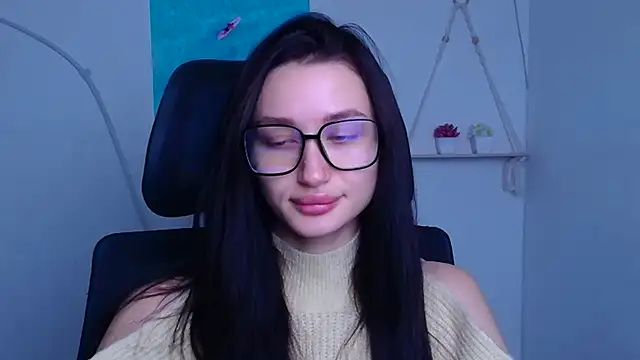 Stella XO online show from December 16, 6:30 am