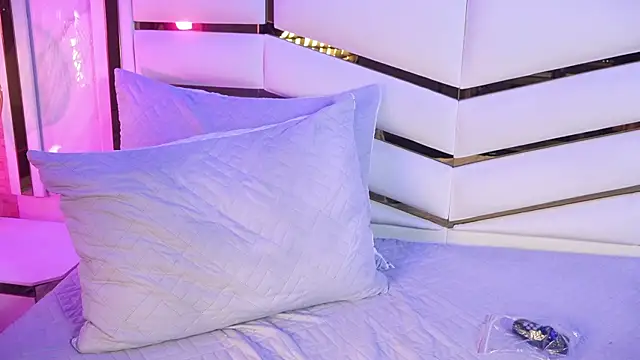 luciana agudelo online show from March 29, 7:35 pm