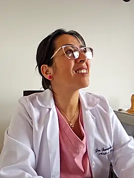 JustSamantha  online show from December 4, 3:35 pm