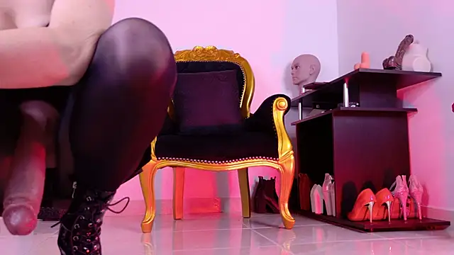 SaraFerrer  online show from February 28, 5:51 am