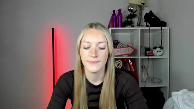 EvelynBlond online show from June 2, 12:50 pm