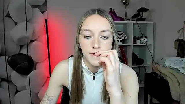 EvelynBlond online show from January 16, 1:40 pm