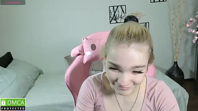 Megan Lora online show from January 14, 12:59 am