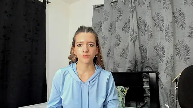 Violeta Gracee online show from March 3, 11:00 pm