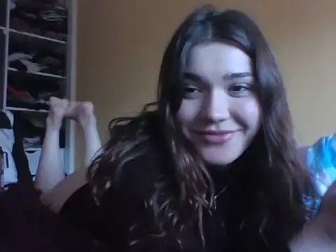 frutillitaaok  online show from July 7, 7:49 pm