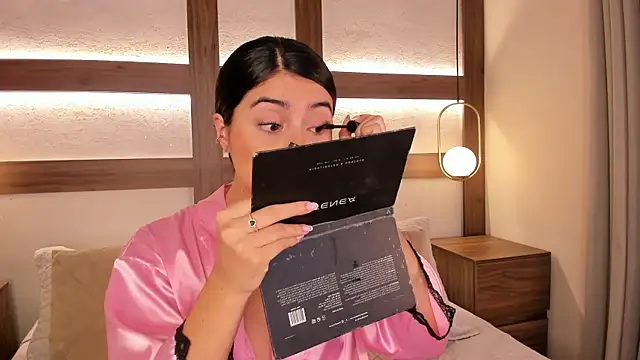 SarhaVega online show from April 12, 1:25 pm