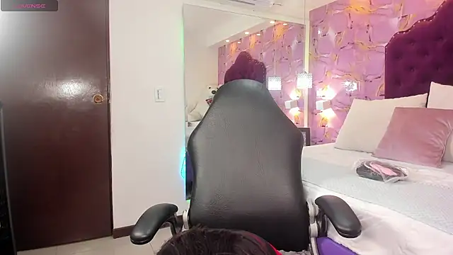 thalia nichols online show from March 3, 10:05 pm