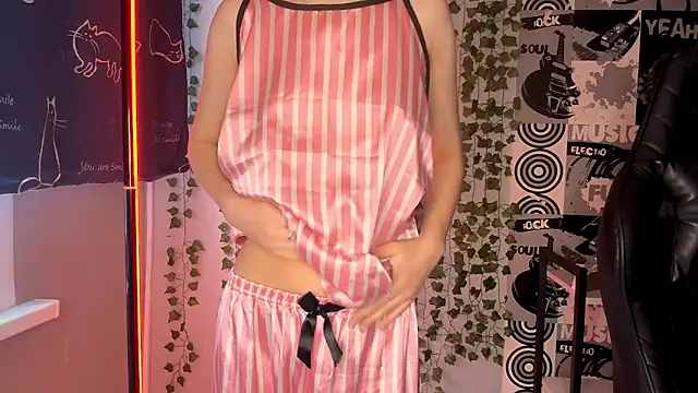 helgicuteness online show from February 19, 11:54 am