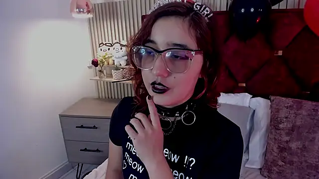 Kiri Velvet online show from May 13, 9:09 pm