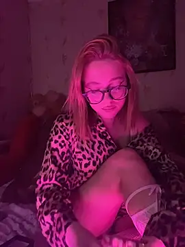 KatieKats online show from November 25, 5:04 pm