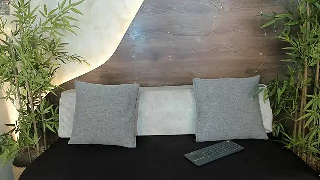 Lola saenz  online show from December 2, 11:56 am