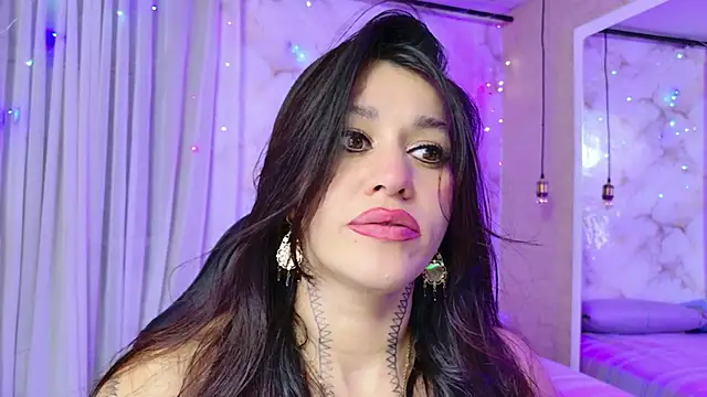 abby saenz 2025 online show from November 25, 8:42 pm