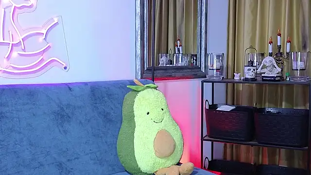 MightyLaura1 online show from March 11, 1:10 am