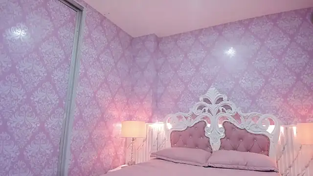 sarah sluty online show from April 15, 2:23 am