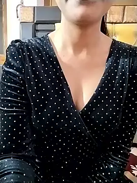 RASHMI SHARMA9 online show from March 31, 7:36 pm