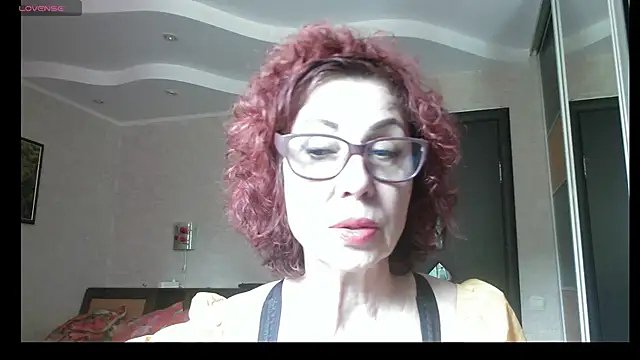 Kelly Flurr online show from June 9, 9:09 am