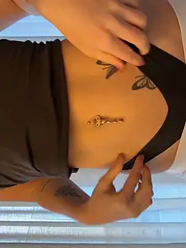 madlynginger online show from December 5, 2:07 pm