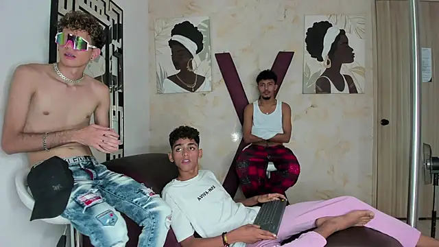 COUPLES BOYS online show from May 30, 8:05 pm