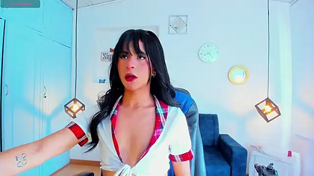 Hot Darliing online show from December 1, 1:25 pm