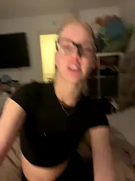 RosieLovexoxx online show from December 15, 9:09 pm