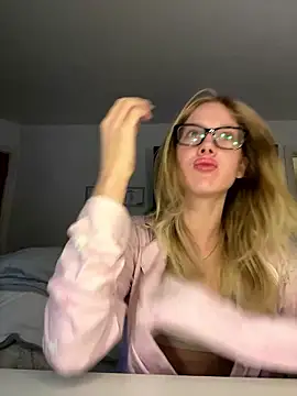 RosieLovexoxx online show from January 12, 4:01 pm