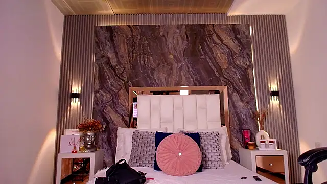 Caroline foster1 online show from March 5, 12:34 pm