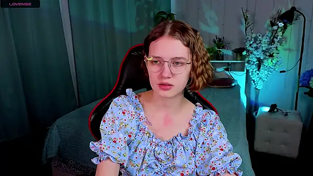 Mia Mooore online show from February 26, 1:32 pm