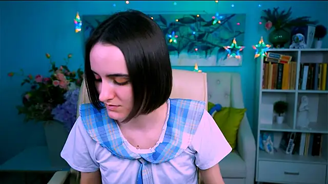 KateWillows online show from April 12, 7:55 am