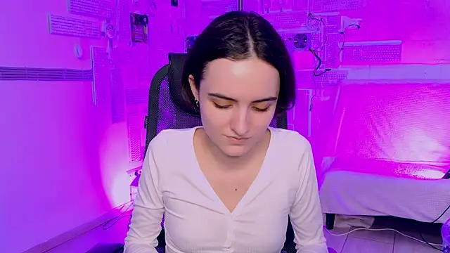 KateWillows online show from March 1, 6:35 am