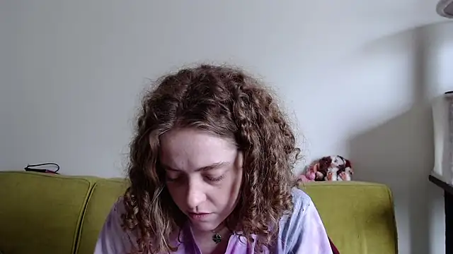 DeliaBlew online show from June 5, 4:46 pm