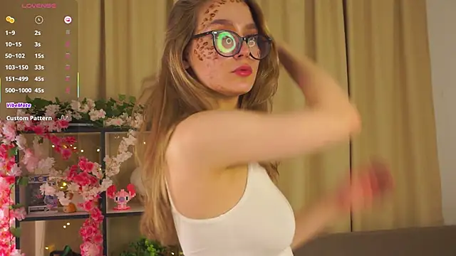 NyraKiss online show from December 3, 2:58 am