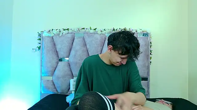 iris and damian online show from February 1, 7:12 pm