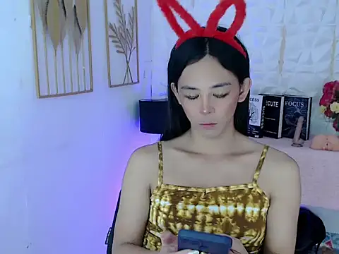 streetdoll69 online show from December 18, 1:32 am