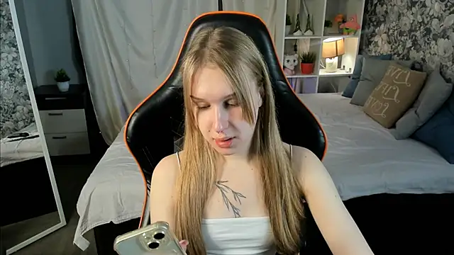 Katy Midocalm online show from December 22, 6:05 am