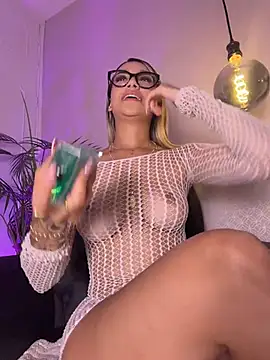 Sophie-velvet online show from July 28, 8:01 pm