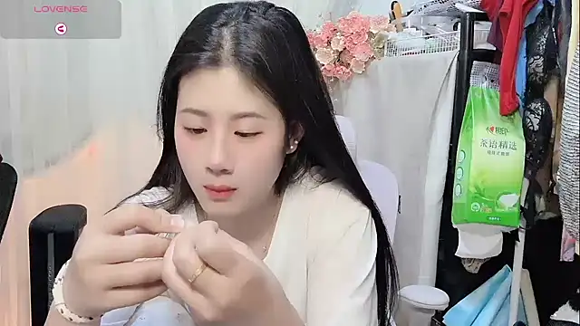 Yvonne-07 online show from March 27, 5:24 pm