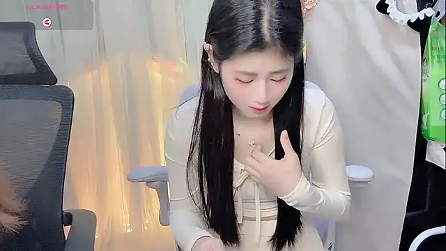 Yvonne-07 online show from December 16, 12:44 pm