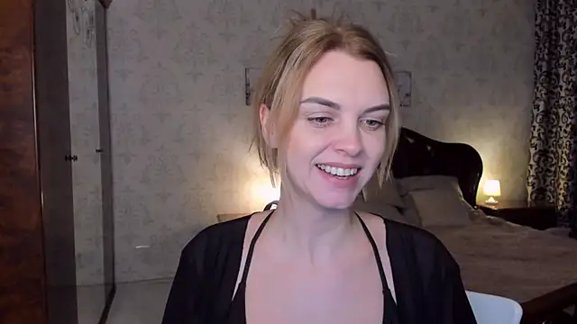 LunaFlinn online show from February 6, 7:12 am